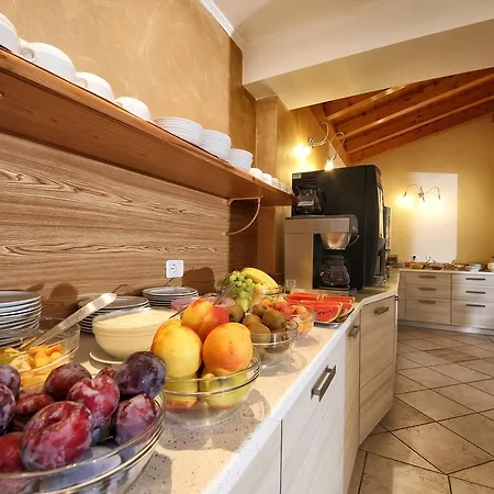 Peaceful Holiday In With Shared Pool Hébergement de vacances Tremosine